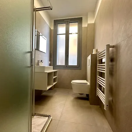 Monaco Brigitte Terrasse * بوزولي