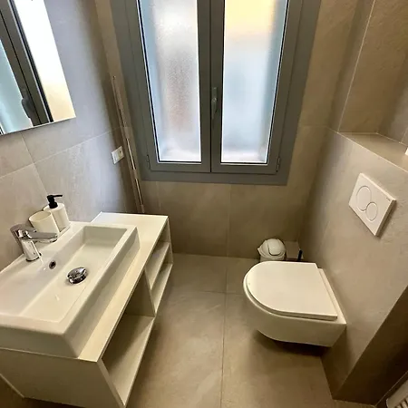 Monaco Brigitte Terrasse بوزولي