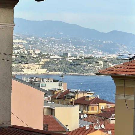 Monaco Brigitte Terrasse * בוסוליי